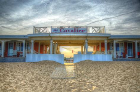 Cavalier by the sea - Cavalier by the Sea se encuentra en Kill Devil Hills, a pocos pasos de Kill Devil Hills Beach, y ofrece alojamiento con piscina de temporada al aire libre,... 